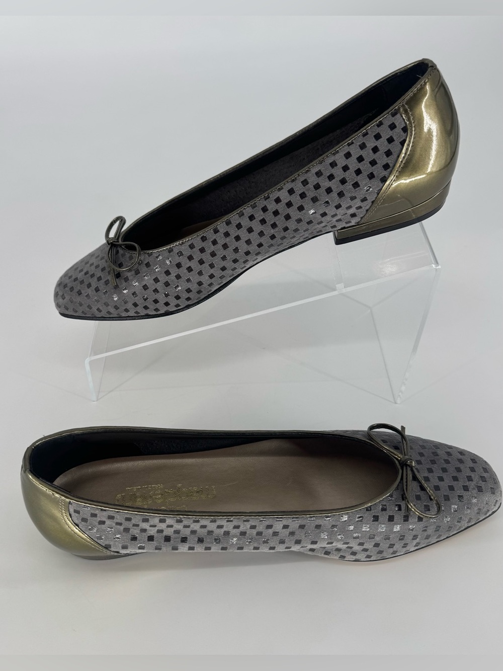Magdesians Women Perforated Gray Ballet Flats with Metallic Heel Accent Size 10W